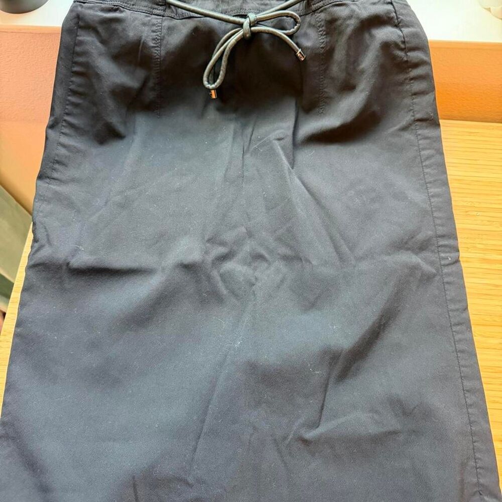 Burberry Women's Black and Navy Skirt